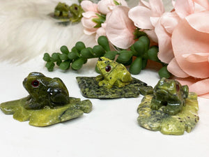Contempo Crystals - Peruvian green serpentine crystal carved frogs - Image 4