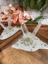 Load image into Gallery: Contempo Crystals - Quartz-Geode-Resin-Wood-Tray-Crystal-Home-decor - Image 7