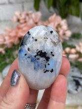 Load image into Gallery: Contempo Crystals - Rainbow-Moonstone-Palm - Image 9