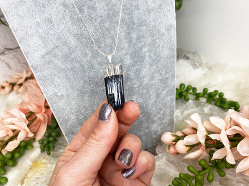 Raw-Black-Tourmaline-Silver-Plated-Metal-Pendant-Crystal-Necklace