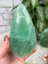 Load image into Gallery: Contempo Crystals - Standing-Bright-Green-Fluorite-Freeform - Image 9
