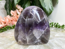 Load image into Gallery: Contempo Crystals - small chevron amethyst freeform carving - Image 9