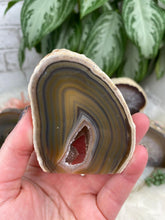 Load image into Gallery: Contempo Crystals - Standing-Agate-Slice-with-Druzy-Pocket - Image 8