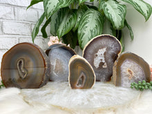 Load image into Gallery: Contempo Crystals - Standing-Agate-Slices-Tan-Quartz - Image 3