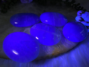 Contempo Crystals - UV-Madagascar-Green-Fluorite-Palm-Stones-Glowing-Blue-Under-UV-Light - Image 3
