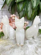 Load image into Gallery: Contempo Crystals - White-Onyx-Calcite-Carved-Crystal-Cats - Image 4