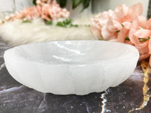 Load image into Gallery: Contempo Crystals - White-Scallop-Edge-Selenite-Oval-Crystal-Bowl - Image 2