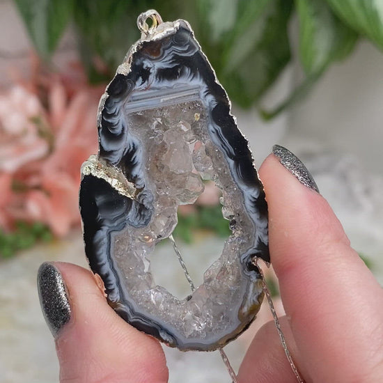 Occo-Geode-Agate-Slice-Necklace-Video