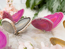 Load image into Gallery: Contempo Crystals - agate-slice-butterflies-with-standing-metal-feet - Image 4