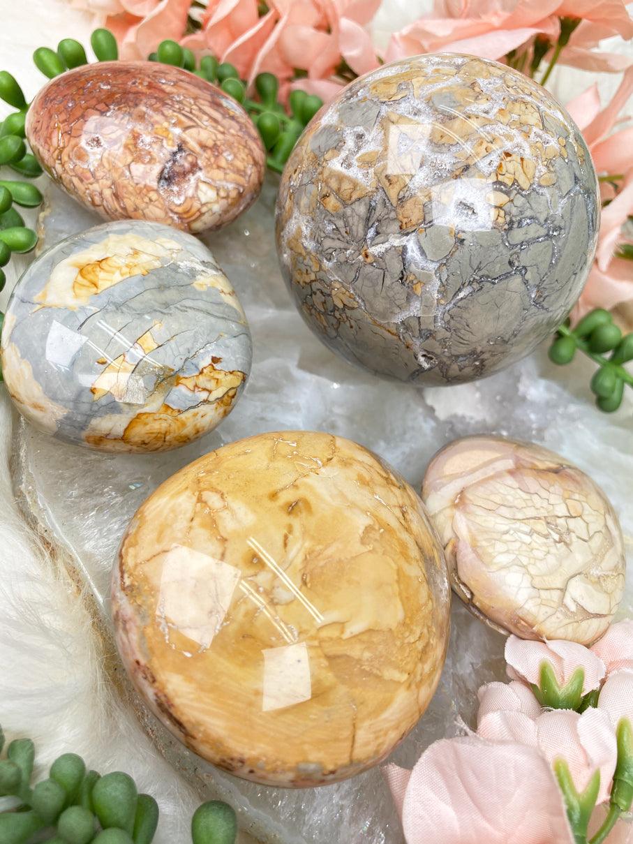 agatized-jasper-sphere-palms