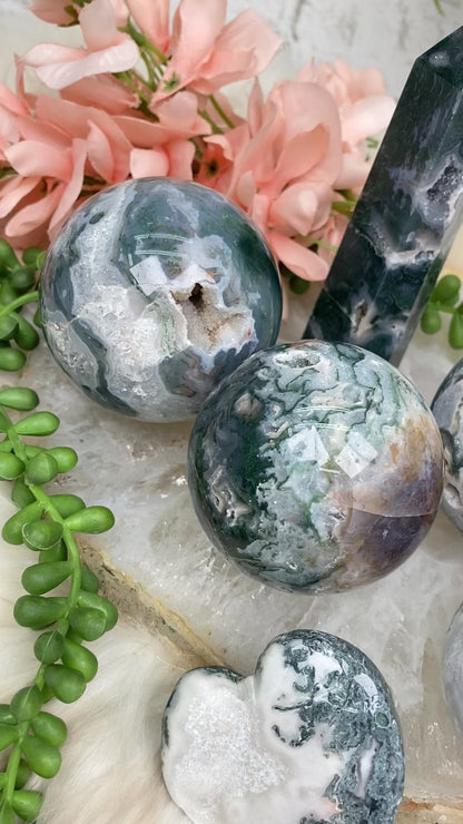 moss-agate-spheres-and-points