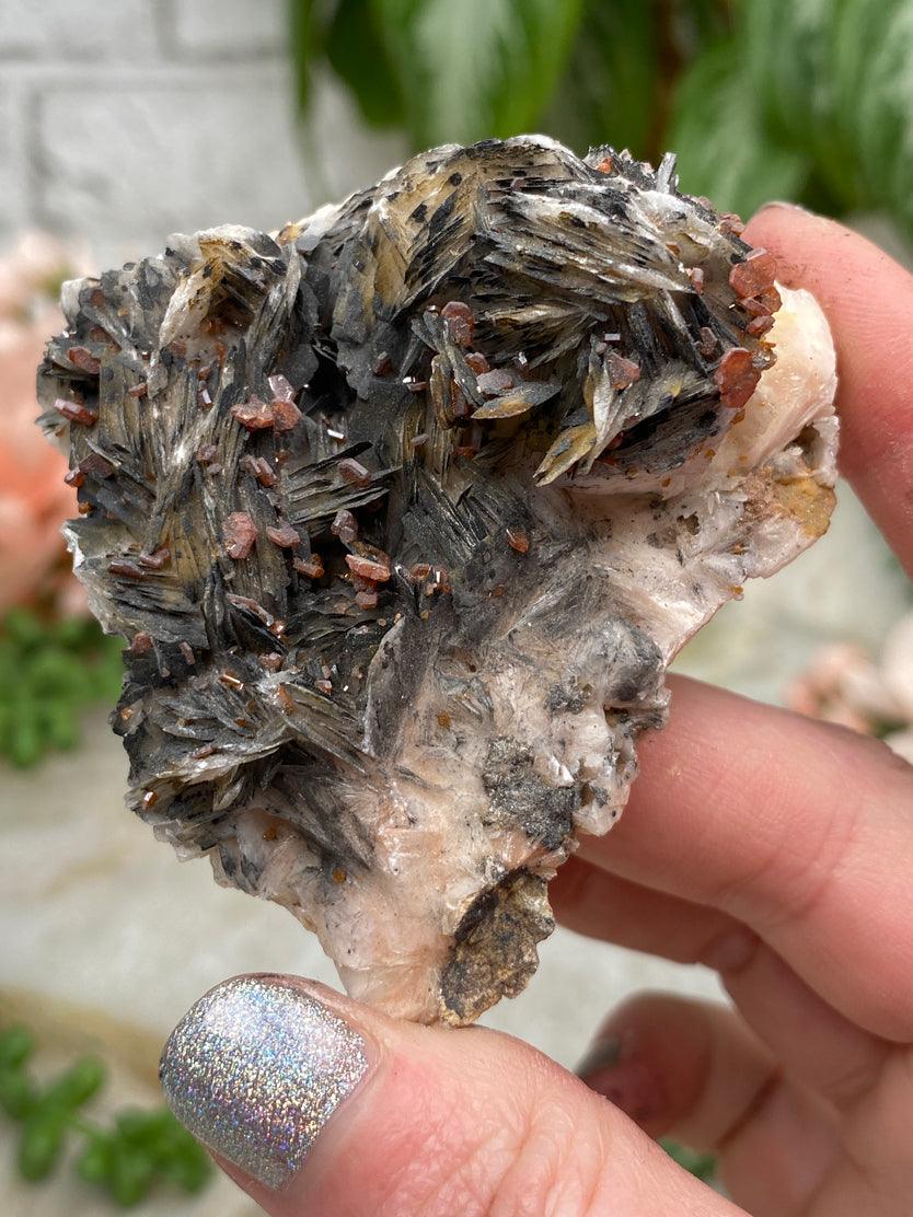 baryte-vanadinite-with-black