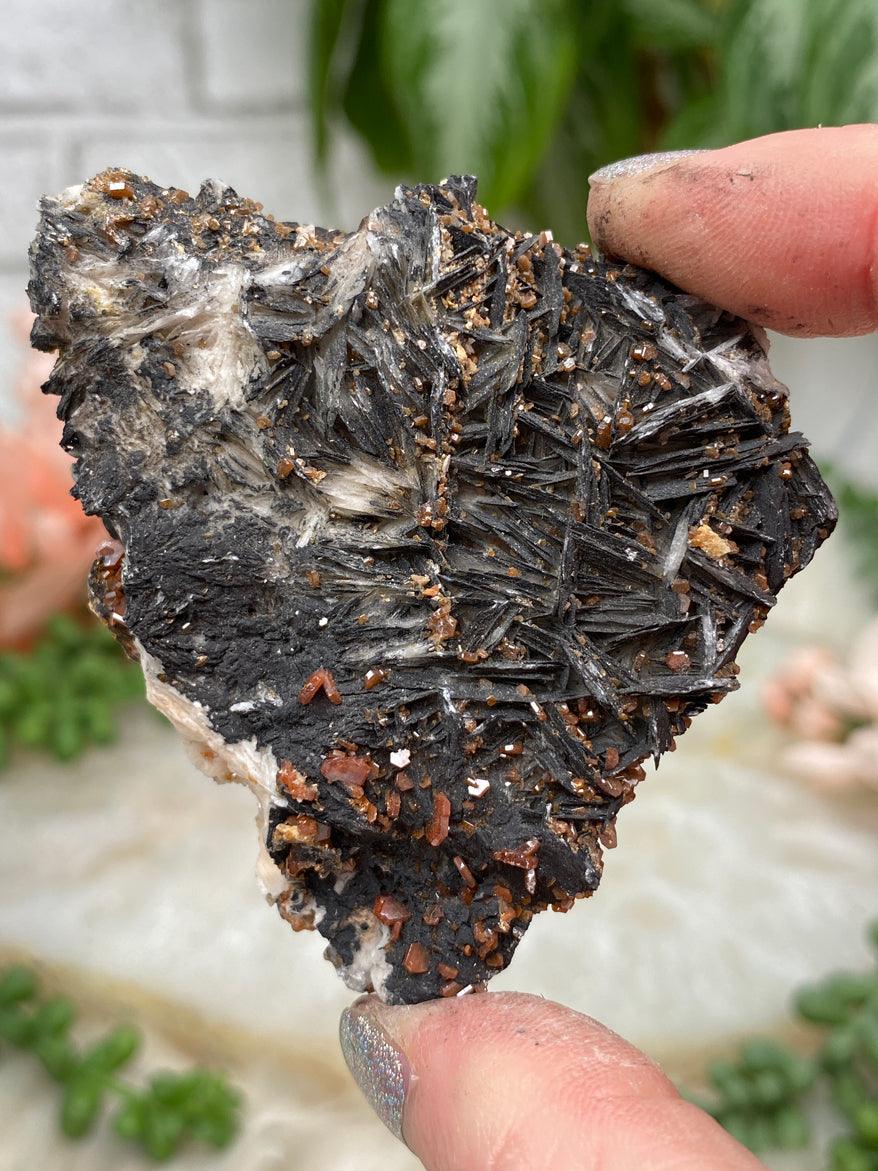 black-baryte-with-vanadinite