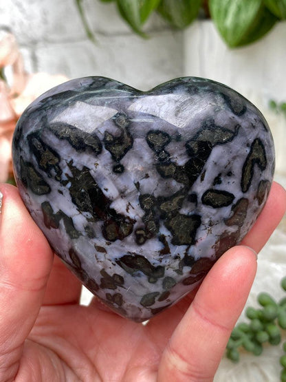 black-purple-indigo-gabbro-heart