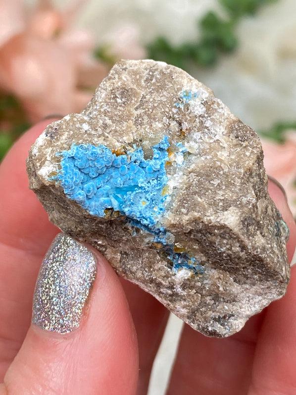 blue-planceite-on-quartz