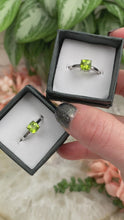 Load image into Gallery: Contempo Crystals - Faceted-Green-Peridot-Crystal-Ring-Sterling-Silver-Band-Video - Image 2