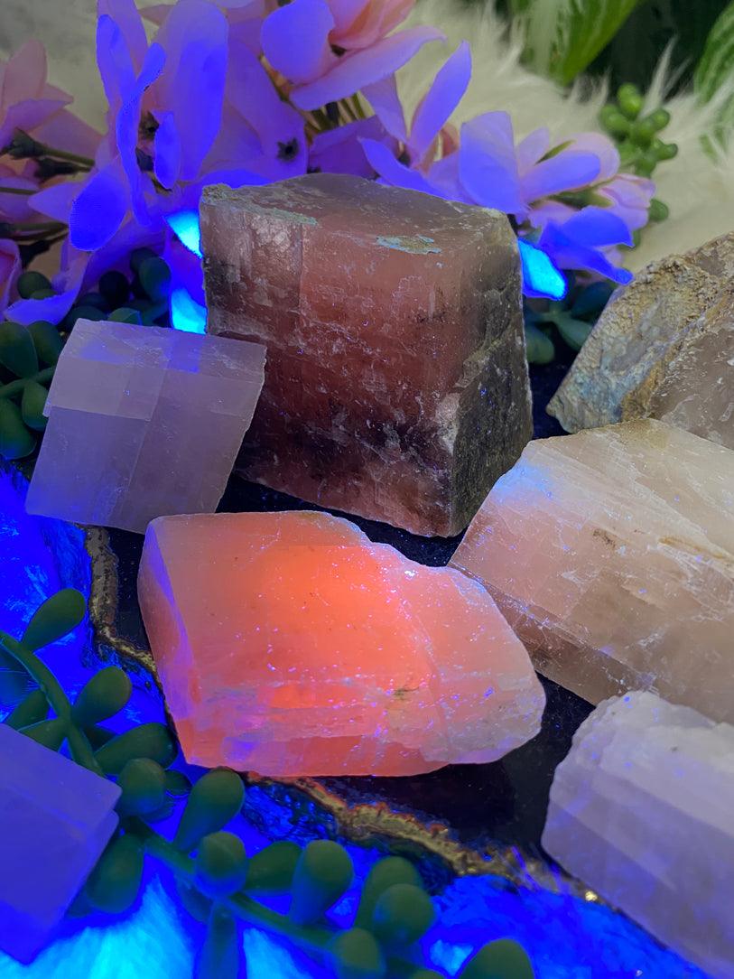 colombian-calcite-under-uv-light