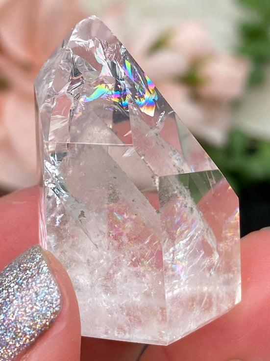 cracked-quartz-point-with-phantom