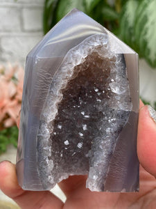 Contempo Crystals - gray-quartz-open-agate-point - Image 12