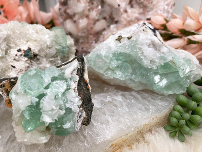 green-apophyllite-and-stilbite-crystals