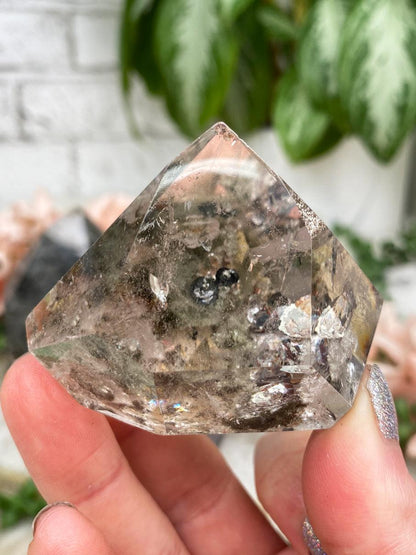 hematite-rose-in-garden-quartz