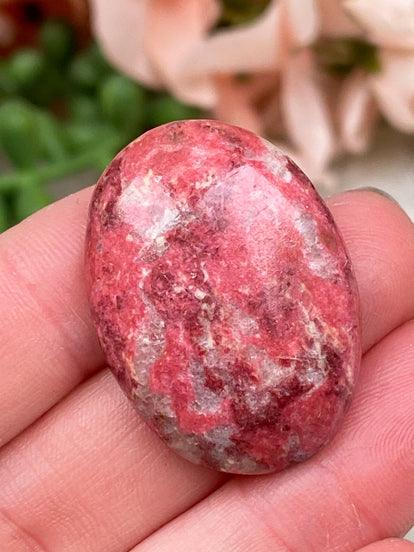 oval-thulite-cabochon