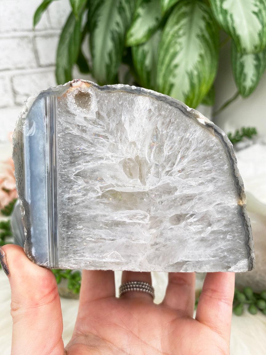 quartz-geode-candle-with-gray-line