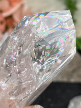 Load image into Gallery: Contempo Crystals - rainbows-in-cracked-quartz - Image 7