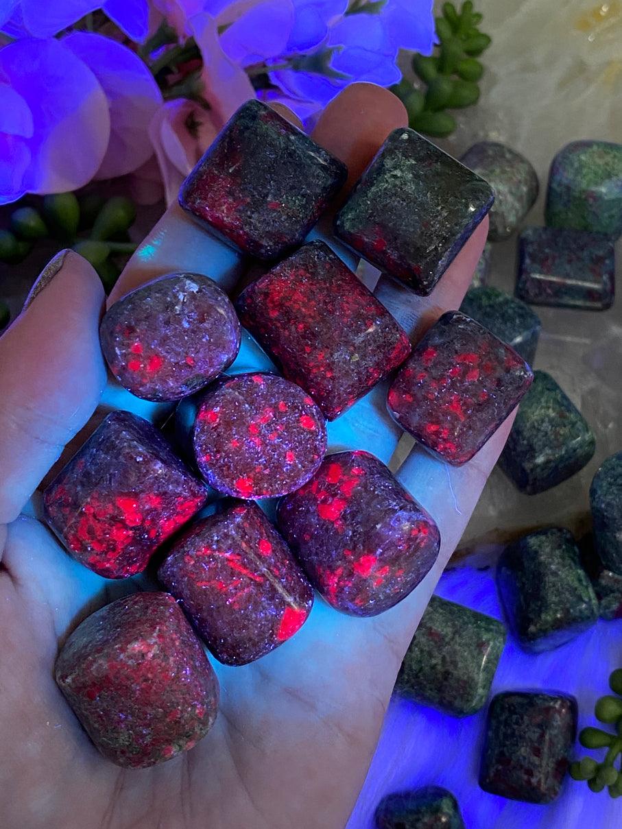 ruby-kyanite-under-UV-light