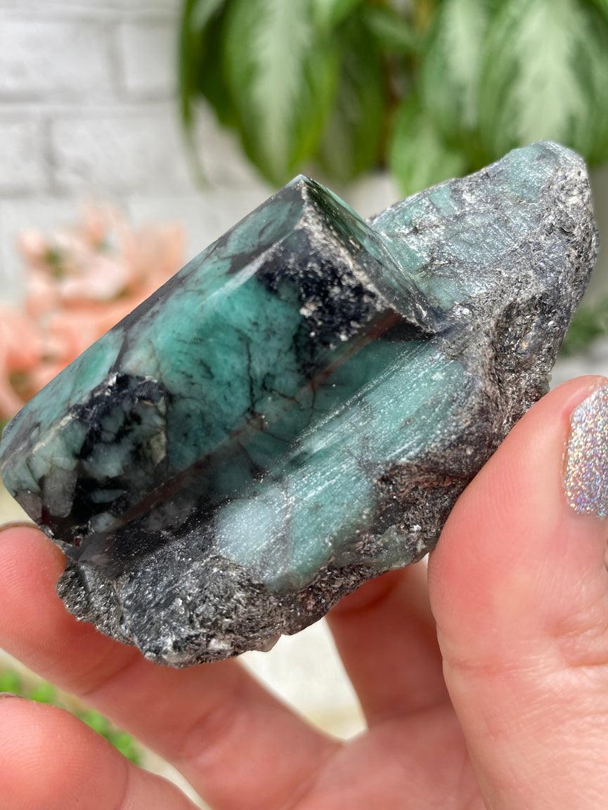 small-emerald-in-matrix-crystal