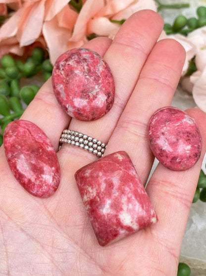 thulite-cabochons