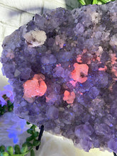 Load image into Gallery: Contempo Crystals - uv-calcite-glowing-pink - Image 5