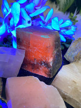 Load image into Gallery: Contempo Crystals - uv-reactive-colombian-calcite - Image 5