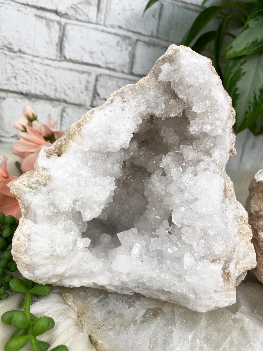white-morocco-quartz-geode