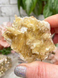 Contempo Crystals - yellow-mica-albite - Image 10